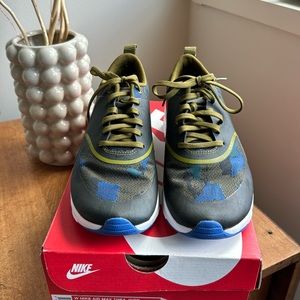 Women’s Air Max Thea Size 9 NWB